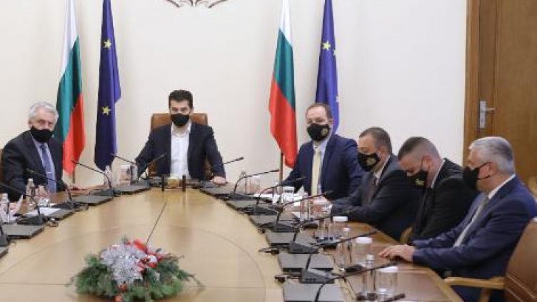 Какво реши МС днес: Пускат евро танкове и самолети на 24 държави у нас