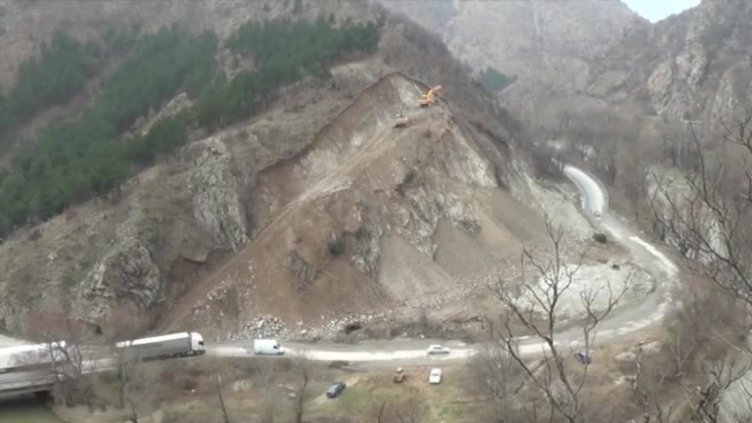 Жители на пловдивски села протестират срещу опасна мраморна кариера