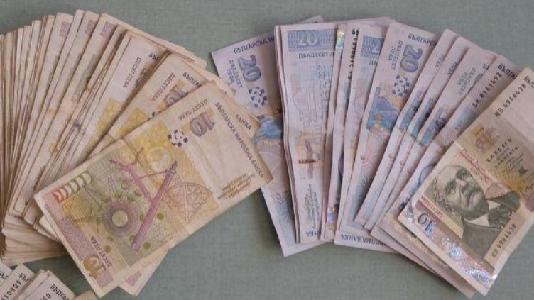 Арестуваха трима за множество телефонни измами