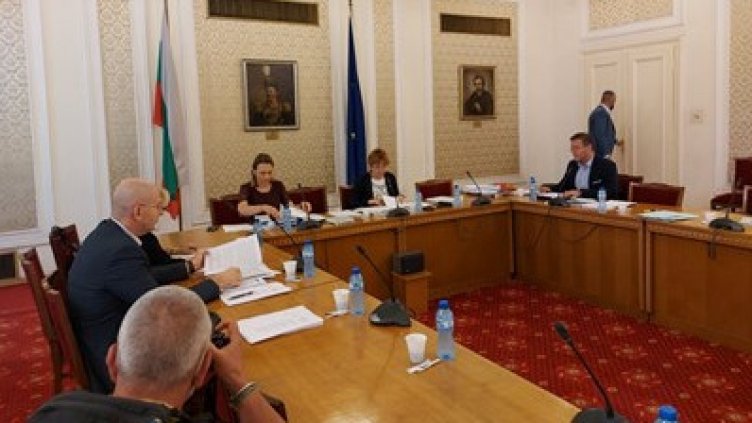 Депутатските ДМС-та в историята!  Без държавна пара за кафета и китки