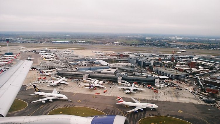 Не допуснаха англичани до Испания заради „невалидни“ документи