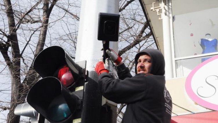 Ад на бул. "Осми Приморски полк": Токови удари спряха 3 основни светофара във Варна