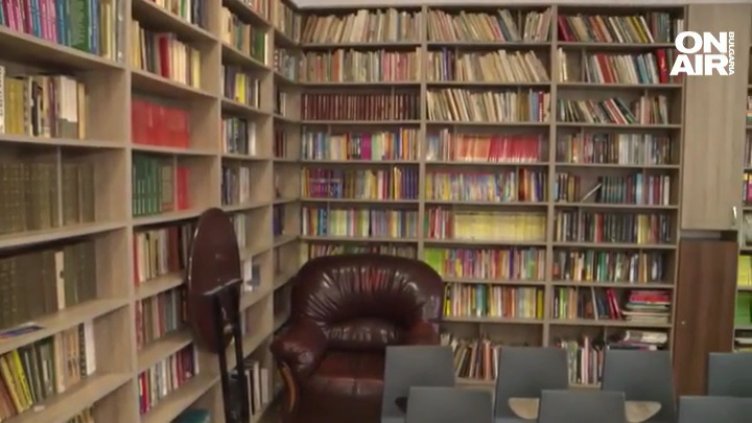 Ученици скочиха на МОН: Не на повечето часове! Не и на ретро учителите!