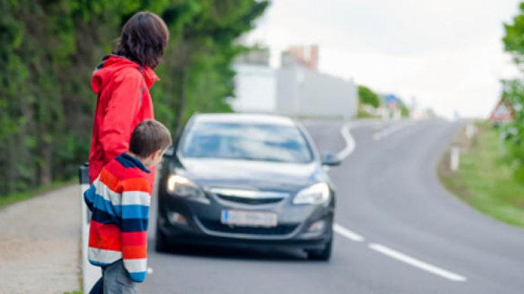 Погват и пешеходците заради смъртността по пътищата