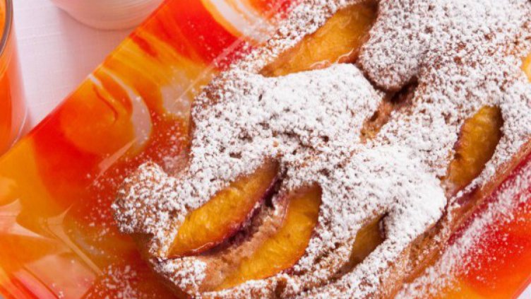 Вкусен сладкиш с праскови