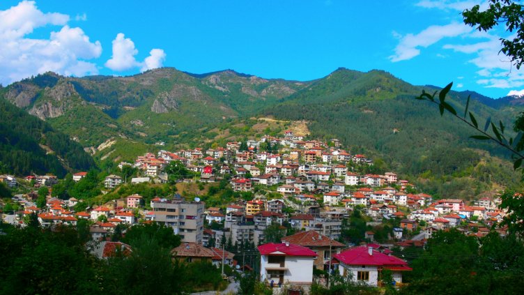 Младеж бере душа след като скочи от мост в Девин