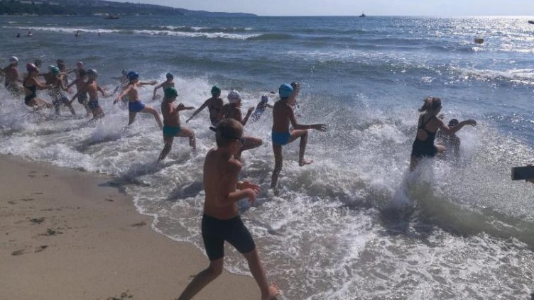 Ясни са стартовете в плувен уикенд 2022