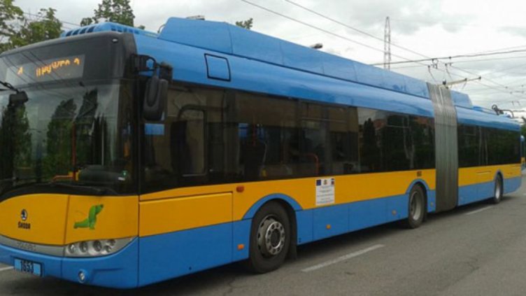 Водач на тролей е починал по време на работа в София  