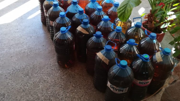 Половин тон нелегална ракия, набутана в килер, откриха митничари във Варненско