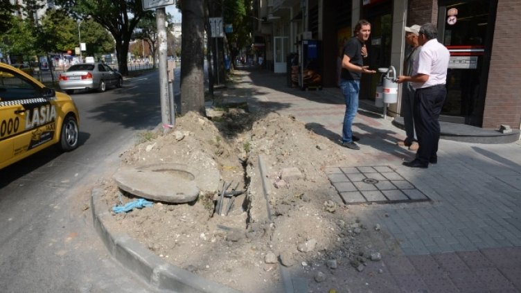  Съставиха акт за разкопаване на нов тротоар