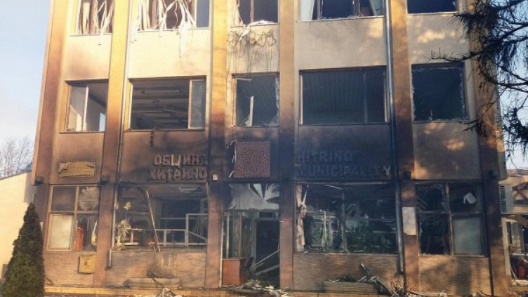 Спасителни екипи издирват затрупани хора в Хитрино