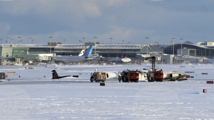 18 души са пострадали при авиокатастрофа в Торонто 
