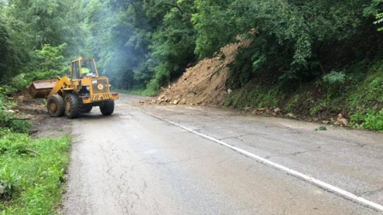 Пускат движението по пътя Смолян – Мадан в неделя