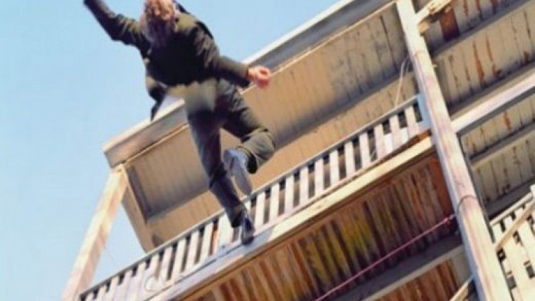 Жена хвърли бой на крадец и го предаде на полицията