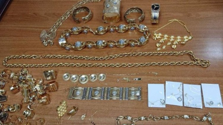 Българи тръгнали на сватба в Германия с 1,5 кг злато и 90 бутилки ракия!