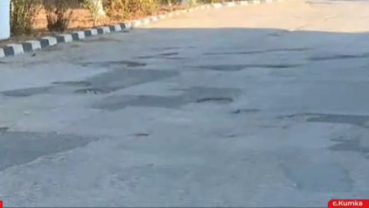 Жители на село Китка във Варненско ремонтират  сами главната си улица