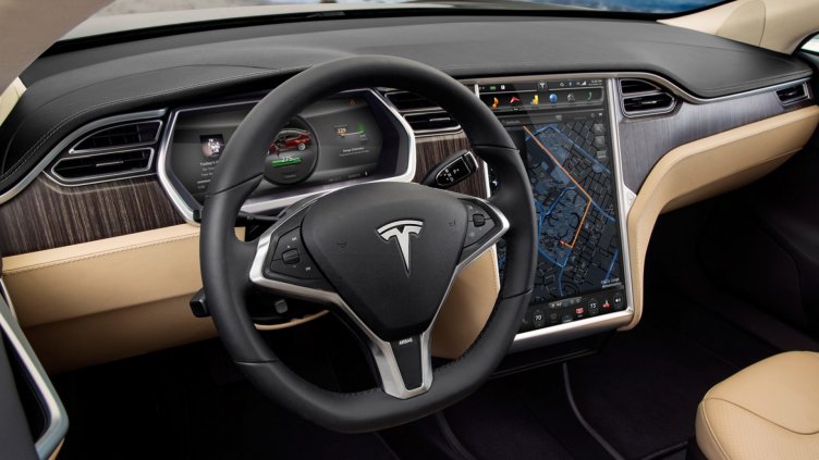 "Тесла" изтегля от пазара 11 000 автомобила 