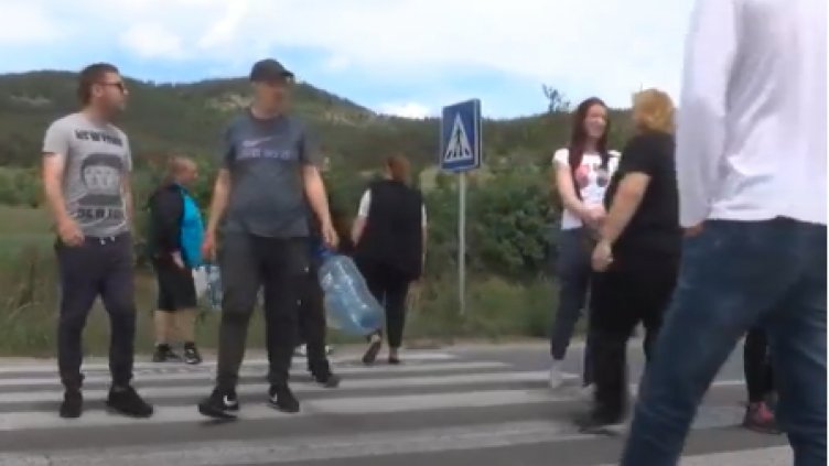 Велинградчани на протест заради безводие, блокираха пътя 