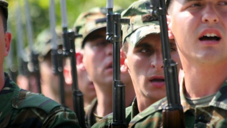 Редиците на армията оредяха