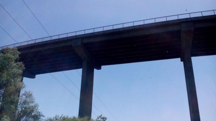 Майката на хвърленото от моста дете била заплашвана от мъжа си