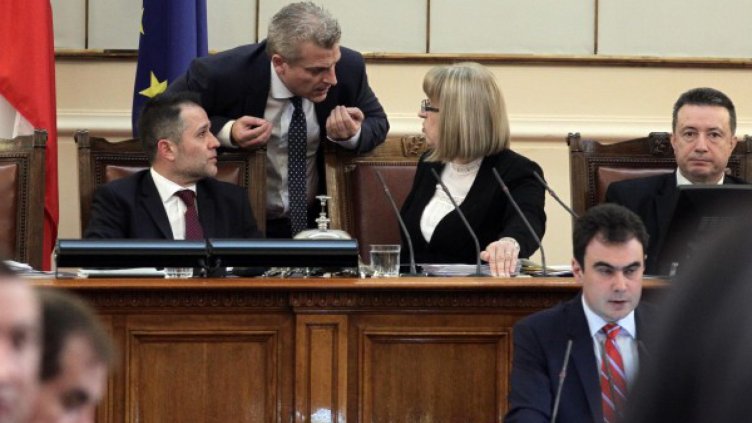 Парламентарни емоции – скандал по време на дебатите