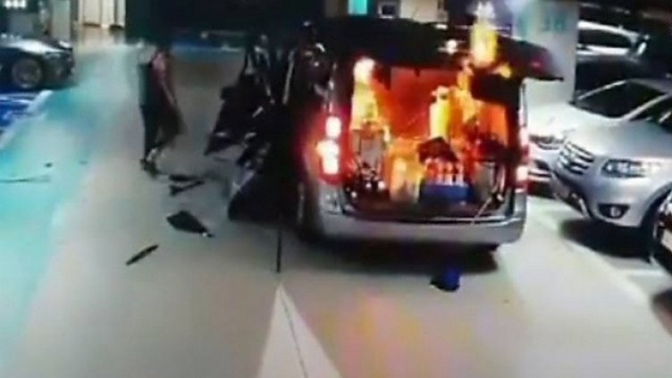 Една запалена цигара и... Мияч унищожи 600 коли, сред тях Mercedes-и