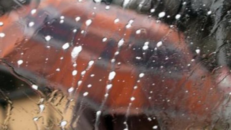 Времето днес: Облаци, дъжд, гръмотевици