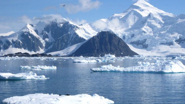 Рекордна „жега“ в Арктика и на Северния полюс