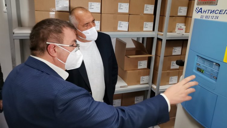 Борисов лично провери готовността по посрещнето на първата доставка на ваксина срещу COVID-19