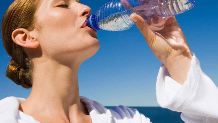 Пиенето на повече вода забавя стареенето