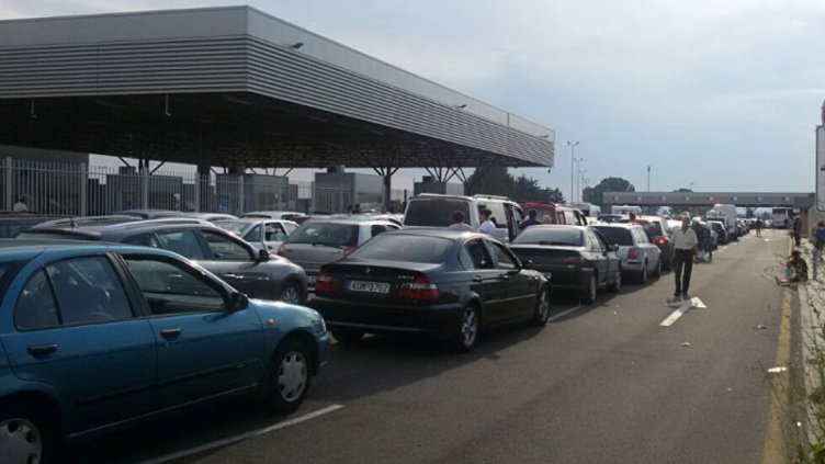 Интензивен е трафикът през ГКПП Кулата-Промахон