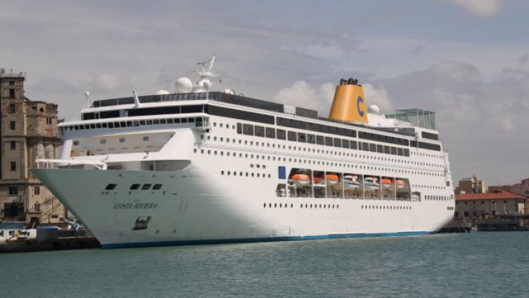 Плаващ град акостира на Морска гара