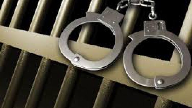 Оставиха в ареста младеж, ограбил и пребил жена в Дупница