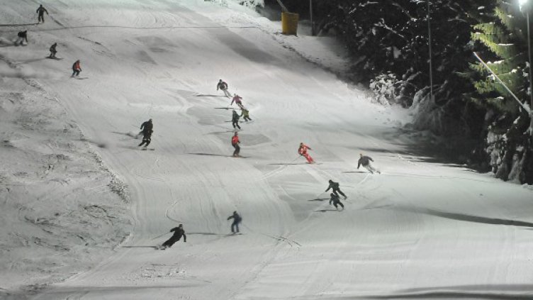 Дете падна от лифт на Боровец, със счупено бедро е