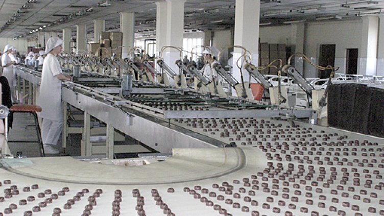 Пожар в Захарния комбинат в Пловдив, двама са обгазени