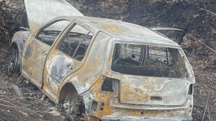 Полицай блъсна камион и кола, автомобилът му изгоря