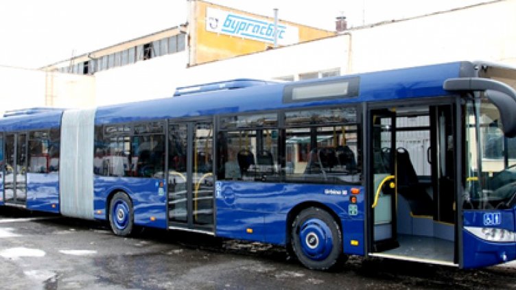 Чистачка върна намерено в автобус портмоне с 600 лева и доза пико