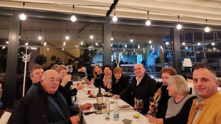 Mинистърът на туризма изпрати 2022 г. на чаша вино с бизнеса във Варна и Бургас