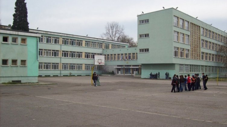 Съветници искат да знаят кой и кога ще ремонтира СОУ “Л. Каравелов“ и ЦДГ „В.Терешкова“