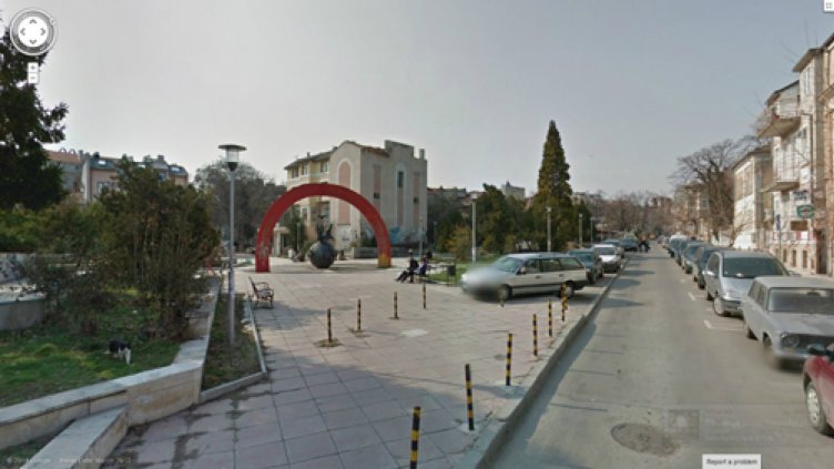 Отстраняват дефекти по некачествено ремонтиран тротоар във Варна