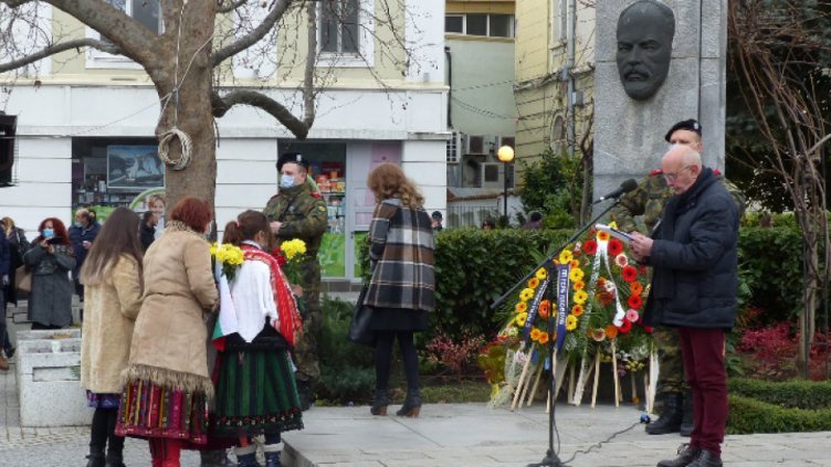 В Пловдив почетоха делото на Стамболов
