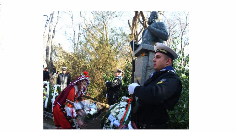 Варна отбеляза 170 години от рождението на Христо Ботев (СНИМКИ)