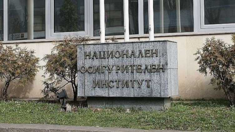 8000 души ще са първите, за които пада таванът за пенсията