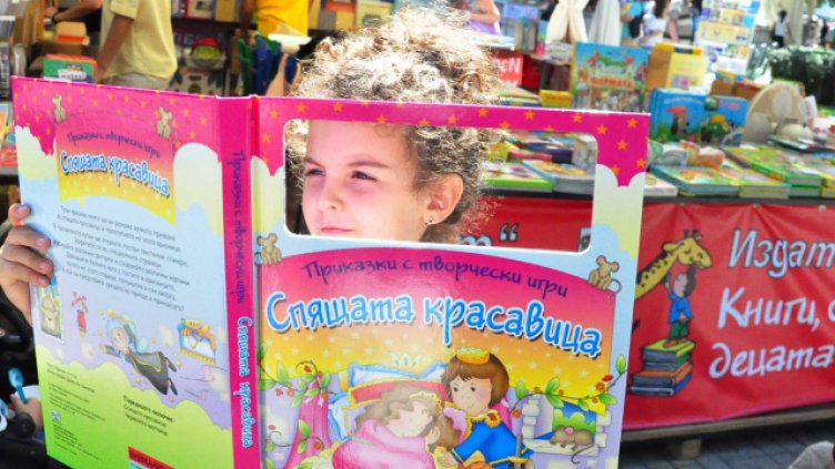 Детски литературен кът на открито стартира във Варна в рамките на Алея на книгата