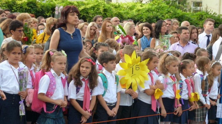 Новата учебна година във Варна започна с Вяра, Надежда и Любов