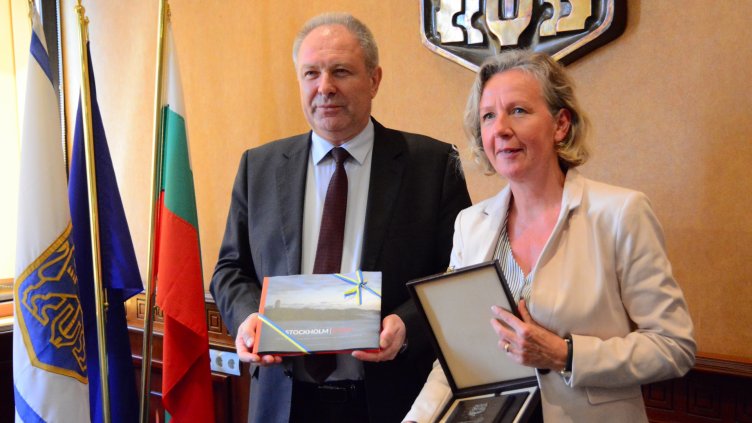 ПОСЛАНИКЪТ НА КРАЛСТВО ШВЕЦИЯ В БЪЛГАРИЯ – Н. Пр. Хелена Пилсас-Алин, посети Варна и се срещна със зам.-кмета на общината Пейчо Пейчев.