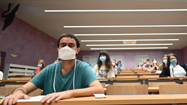 Вижте кои университети приемат само с оценки от матурите през 2021 година