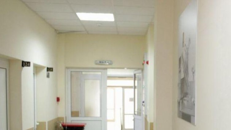 Студент закуси с кроасан, влезе в болница