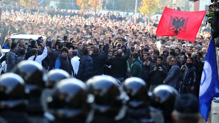 Над 1 000 мобилизирани полицаи за протест на опозицията в Албания