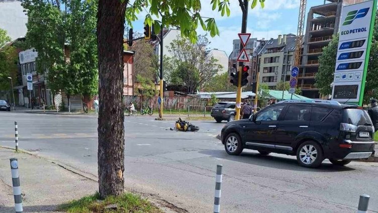 Моторист пострада в кататастрофа в София